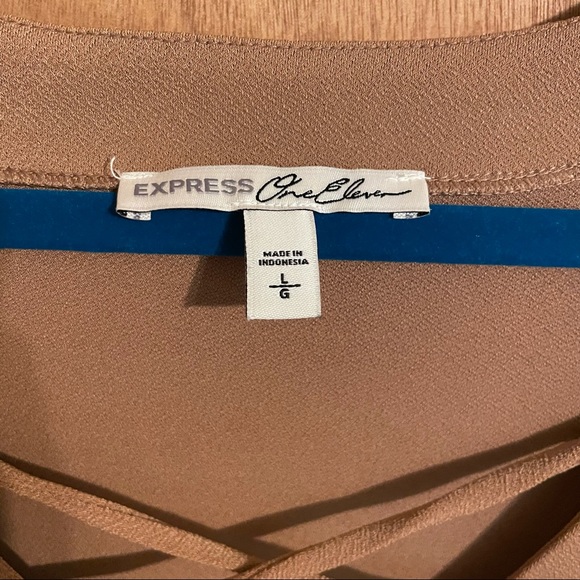 Express One Eleven Tie Front Crop Top - Picture 2 of 3